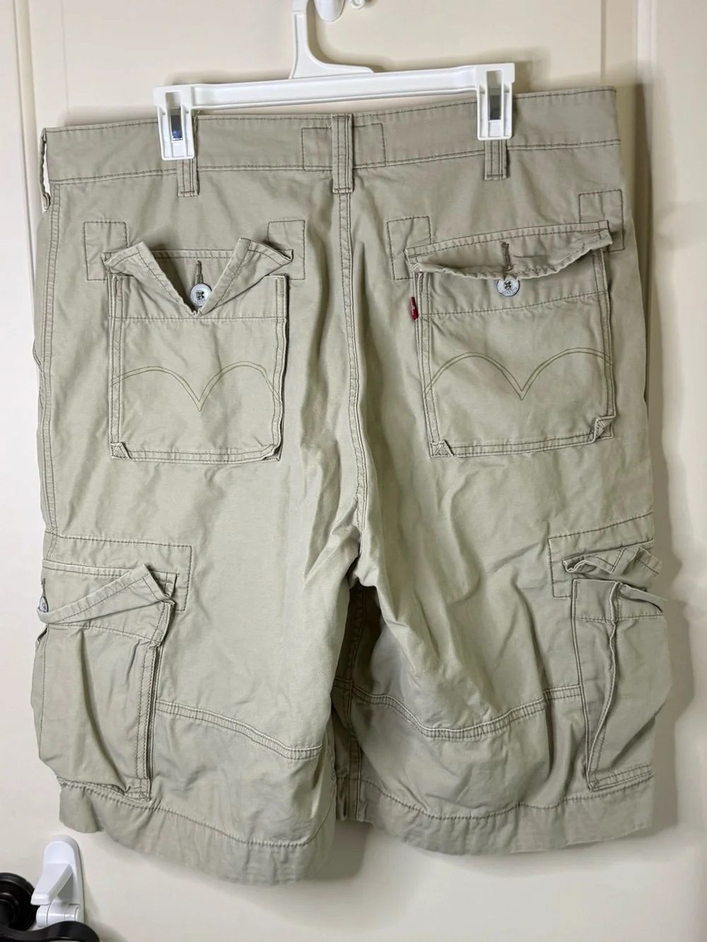 Men’s Vintage Levi Khaki Squad Cargo Shorts with Utility Pockets W38